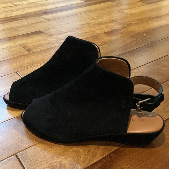 Gentle Souls by Kenneth Cole Lyla Suede Peep-Toe Black Wedge Sandals Size: 8M - Picture 3 of 8